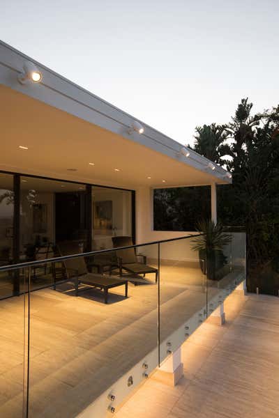 Modern Family Home Patio and Deck. Bayview Residence by Wildly Illuminating.