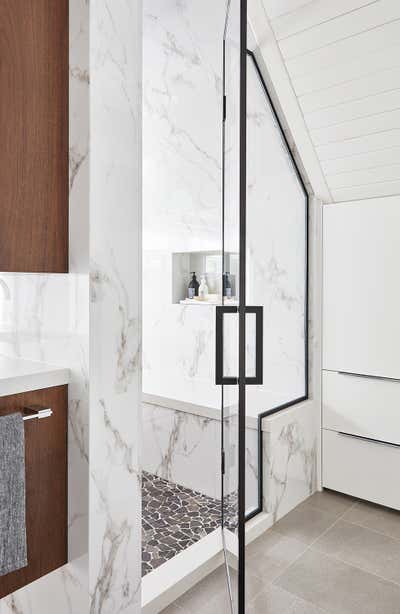  Contemporary Family Home Bathroom. RONCESVALLES ENSUITE by Laura Stein Interiors Inc.