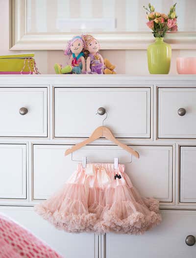  Transitional Family Home Children's Room. FOREST HILL KIDS ROOMS by Laura Stein Interiors Inc.