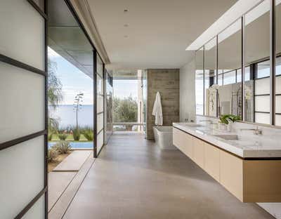 Modern Beach House Bathroom. De La Costa by Lucas.
