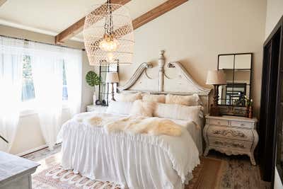 Cottage Family Home Bedroom. Farmhouse by Ruell and Ray LLC.