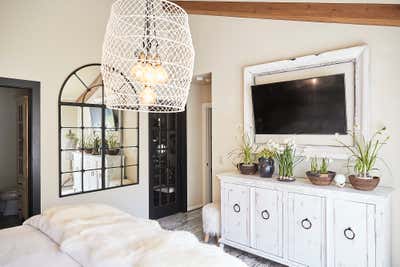  Cottage Bedroom. Farmhouse by Ruell and Ray LLC.
