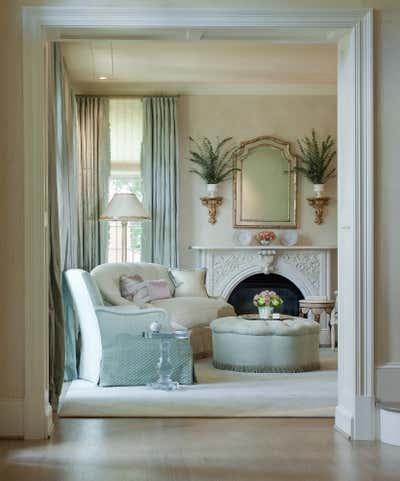  Traditional Family Home Living Room. Potomac Project by Solis Betancourt & Sherrill.
