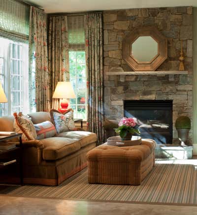  Traditional Family Home Living Room. Potomac Project by Solis Betancourt & Sherrill.