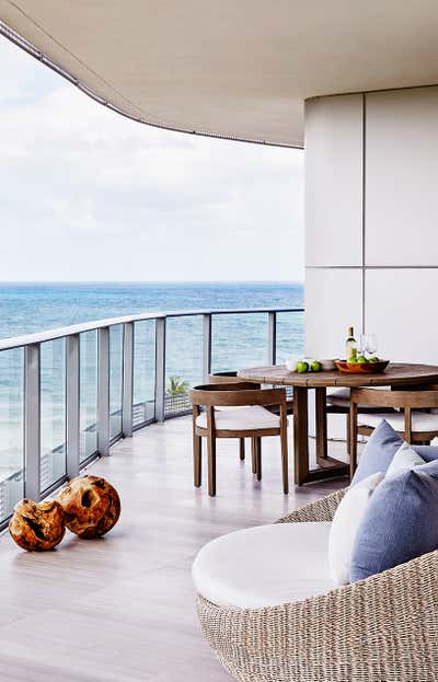  Modern Tropical Vacation Home Patio and Deck. Ft. Lauderdale Beach Condo by Workshop APD.