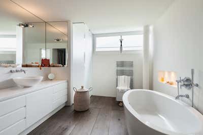  Modern Family Home Bathroom. Where your kids are raised by Eadesign Room.