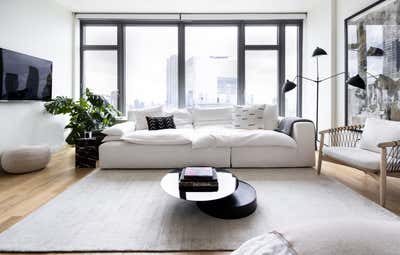Modern Living Room. Flatiron Studio by AK&CO..