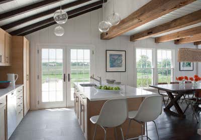  Contemporary Beach House Kitchen. House in Water Mill by Eve Robinson Associates.