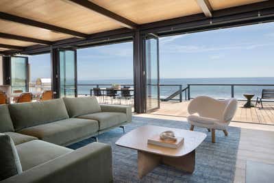  Mid-Century Modern Beach House Living Room. Modern Beach House by Niche Interiors.