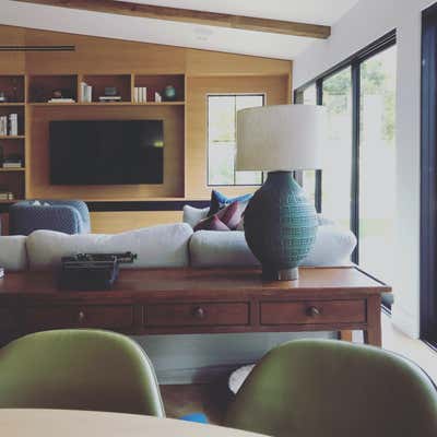  Mid-Century Modern Family Home Living Room. Modernist Farmhouse by WIT Design.