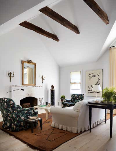  English Country Beach House Living Room. East Hampton Cottage by Patrick McGrath Design.