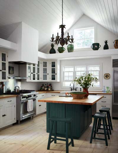  English Country Beach House Kitchen. East Hampton Cottage by Patrick McGrath Design.