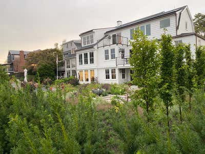 Contemporary Beach House Exterior. Redstone Lane by Adam Woodruff LLC.