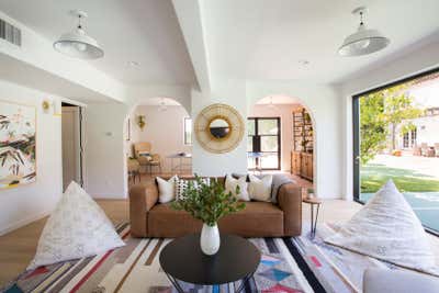  Mid-Century Modern Family Home Living Room. Hudson Pool House by Studio K Design - Los Angeles.