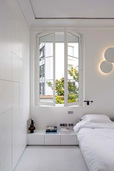  French Contemporary Family Home Bedroom. Parc Monceau Residence by Rafael de Cárdenas, Ltd..