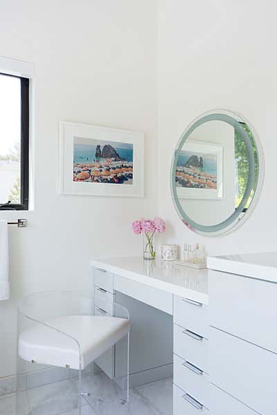  Mid-Century Modern Family Home Bathroom. Brentwood by Laura Roberts Interiors.