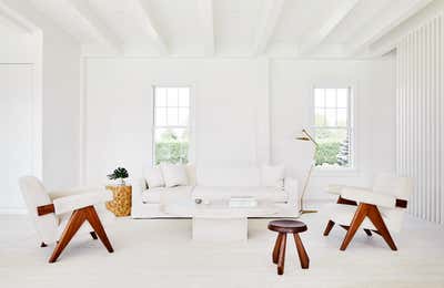  Minimalist Vacation Home Living Room. Sagaponak Modern by Workshop APD.