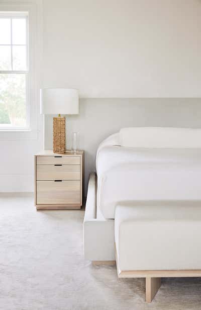  Contemporary Minimalist Vacation Home Bedroom. Sagaponak Modern by Workshop APD.