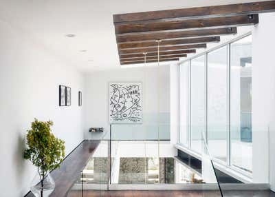 Contemporary Beach House Entry and Hall. Venice Beach Residence by Daun Curry Design Studio.