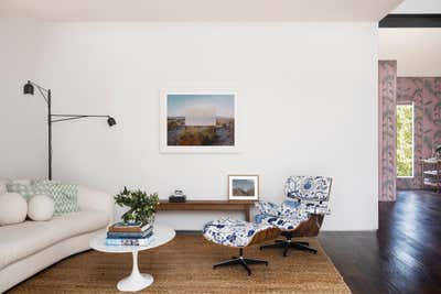 Beach House Living Room. Venice Beach Residence by Daun Curry Design Studio.