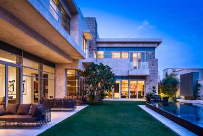  Contemporary Family Home Patio and Deck. Kuwait Estate by The Warner Group Architects, Inc..