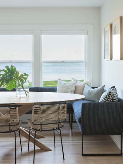  Coastal Beach House Dining Room. Waterfront Cottage by Chango & Co..