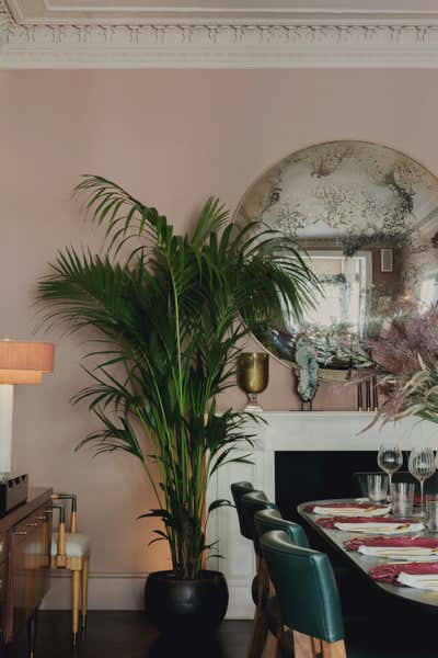  English Country Family Home Dining Room. Holland Park  by Studio Duggan.