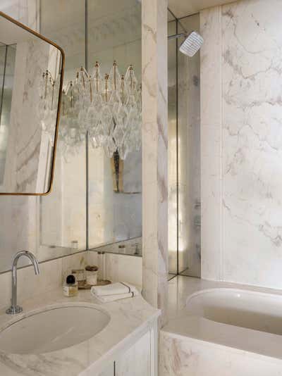  Eclectic Apartment Bathroom. White Apartment  by Irakli Zaria Interiors.