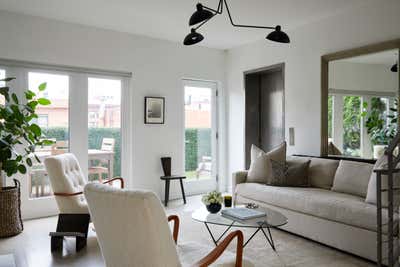 Mid-Century Modern Apartment Living Room. Little Italy Duplex by GRISORO studio.