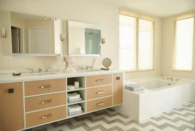  Contemporary Family Home Bathroom. Hoawaa Residence by Gil Interiors Inc.