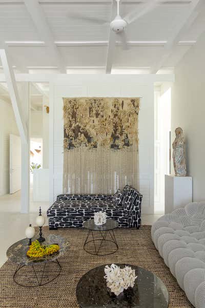  Mid-Century Modern Beach House Living Room. Casa La Sirena by Sofia Aspe Interiorismo.