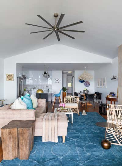  Eclectic Coastal Vacation Home Open Plan. Roadway Boat House by Eclectic Home.