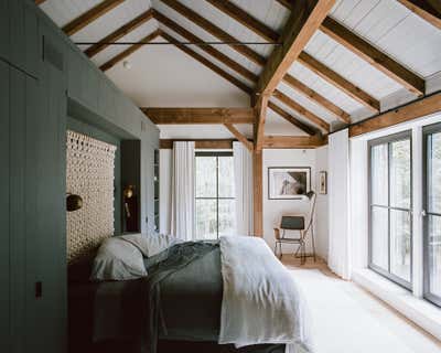  Bohemian Family Home Bedroom. Fox Hall Barn & Pool by BarlisWedlick Architects LLC.