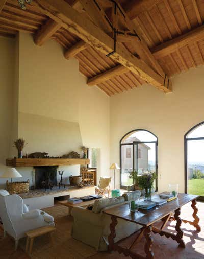  Mediterranean Vacation Home Living Room. Private villa  by Studio Catoir.