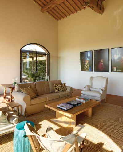  Mediterranean Vacation Home Living Room. Private villa  by Studio Catoir.