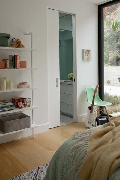  Beach Style Minimalist Family Home Children's Room. Pine Needles by Michael Hilal.