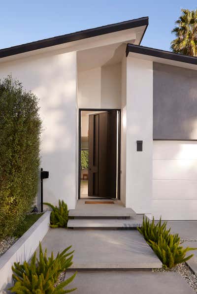  Beach Style Family Home Exterior. The Hamptons in Studio City by 22 INTERIORS.