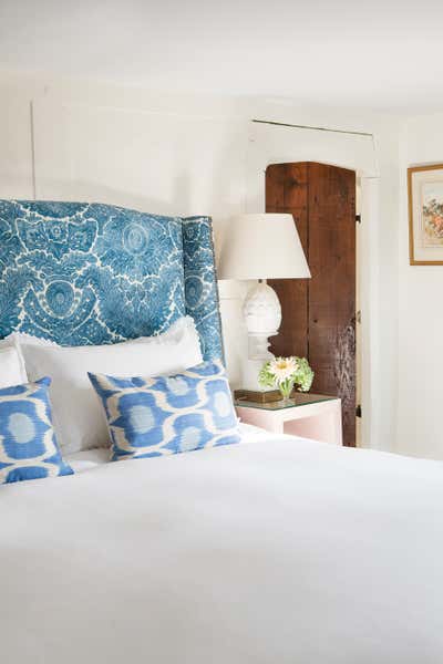  English Country Bedroom. Dorset Farmhouse by Samantha Todhunter Design Ltd..