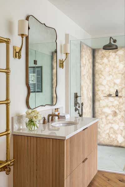  Modern Family Home Bathroom. Wimbledon by Samantha Todhunter Design Ltd..