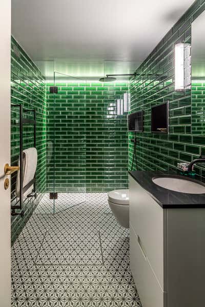  Modern Family Home Bathroom. Holland Park by Samantha Todhunter Design Ltd..