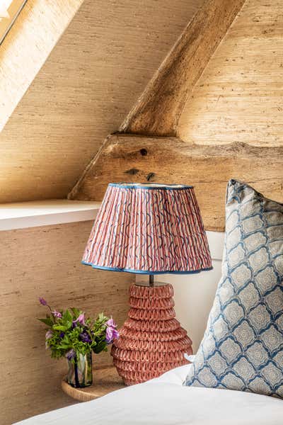  Transitional Country House Bedroom. Dorset Barns by Samantha Todhunter Design Ltd..