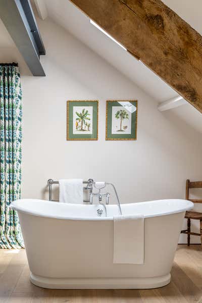  Farmhouse Country House Bathroom. Dorset Barns by Samantha Todhunter Design Ltd..