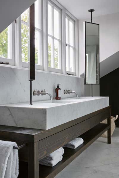  Minimalist Mid-Century Modern Bathroom. Little Venice Residence by Originate Architects.