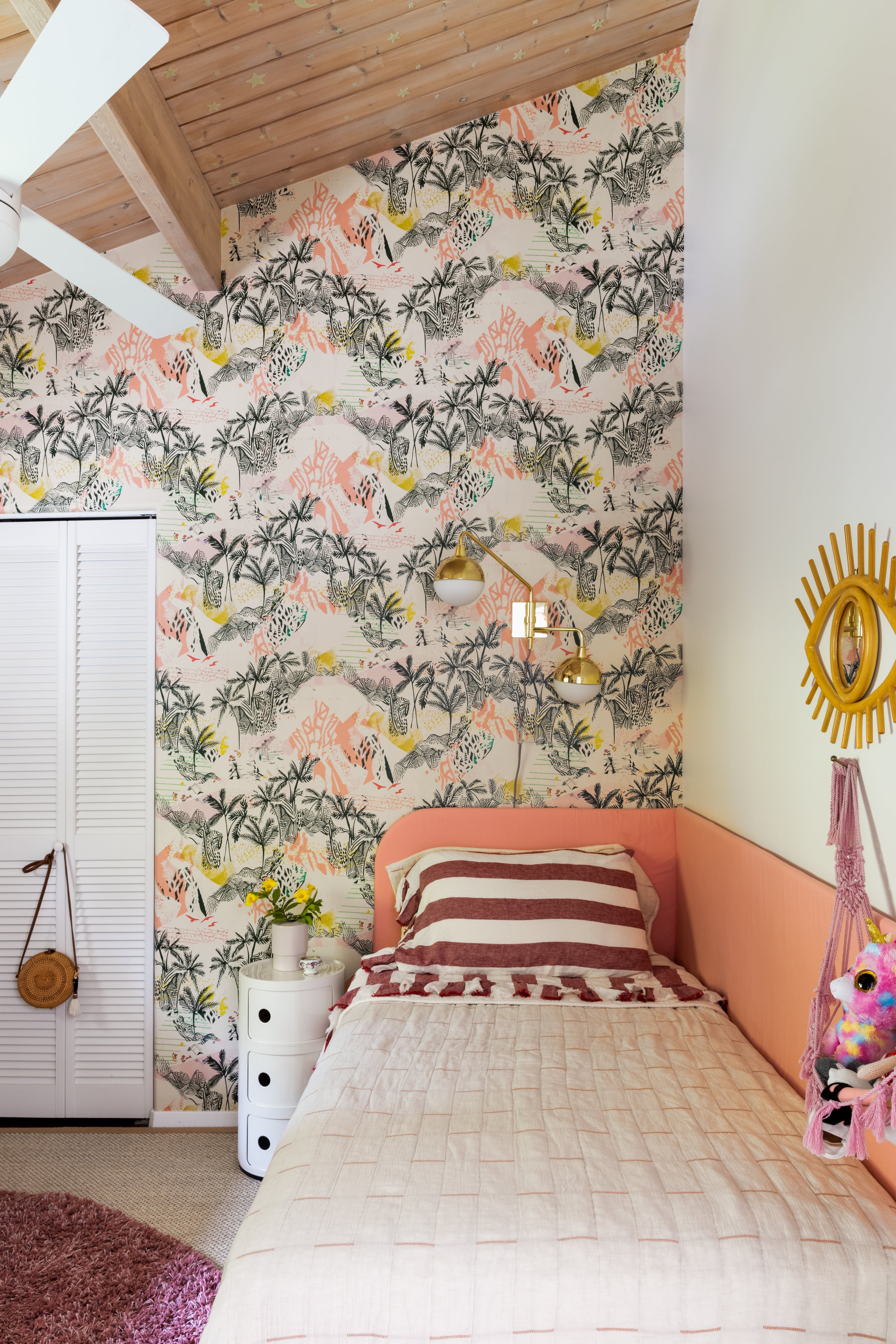 Mid-Century Modern Children
s Room