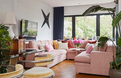  Eclectic Cottage Apartment Living Room. West London Apartment by Violet & George.