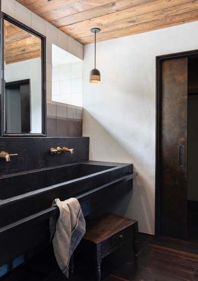  Minimalist Family Home Bathroom. Mountain House by Hammer and Spear.