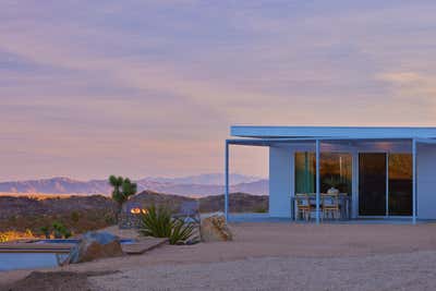  Mid-Century Modern Vacation Home Exterior. Pause AM/PM Cabins by Hammer and Spear.