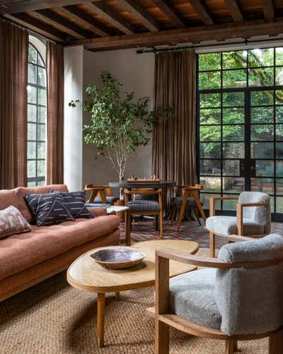  Rustic Living Room. Pries by Hoedemaker Pfeiffer.