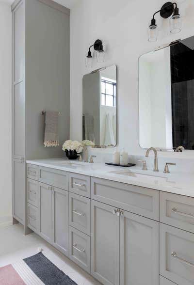  Transitional Family Home Bathroom. Bungalow by Nuela Designs.