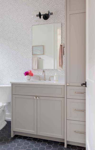  Transitional Family Home Bathroom. Bungalow by Nuela Designs.
